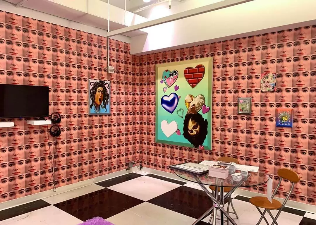 Katelyn Ledford critiques selfie-culture and the superficiality of social media