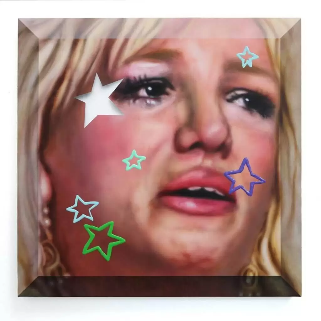 Katelyn Ledford critiques selfie-culture and the superficiality of social media