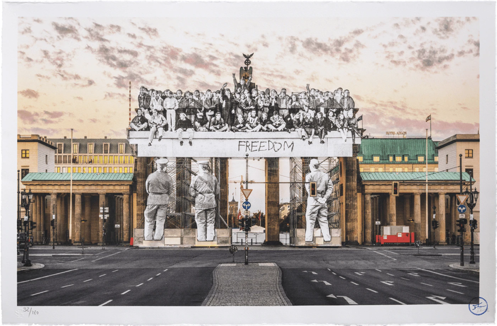  JR - Giants, Brandenburg Gate