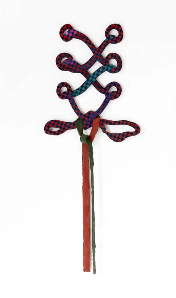  Amy Nathan  Slipknot, 2022  Acrylic and fl ashe vinyl paint on wood, pigmented cast latex  46 x 17.5 x 2 inches