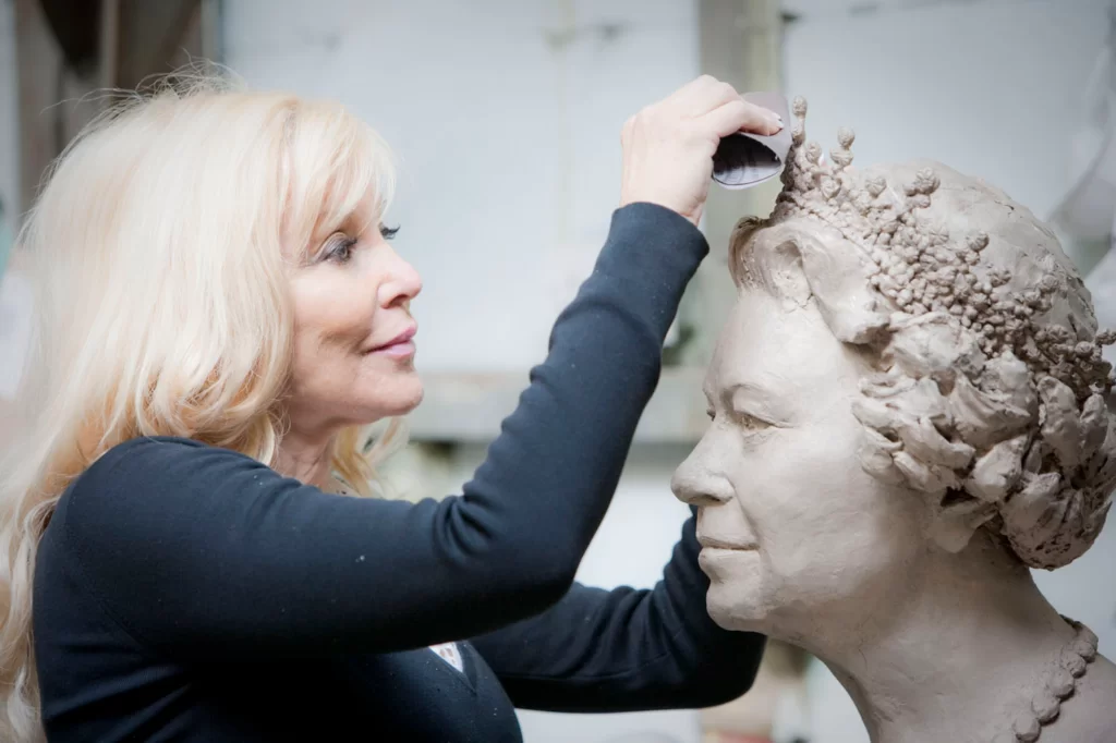 Frances Segelman sculpting HM The Queen photo by Phil Starling