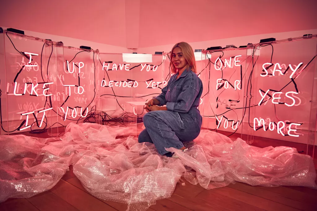 Eve De Haan and Sara Pope: Addicted to Love