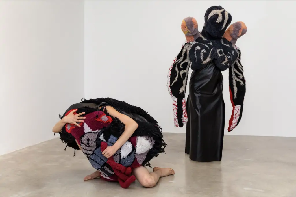 Anna Perach: Holes