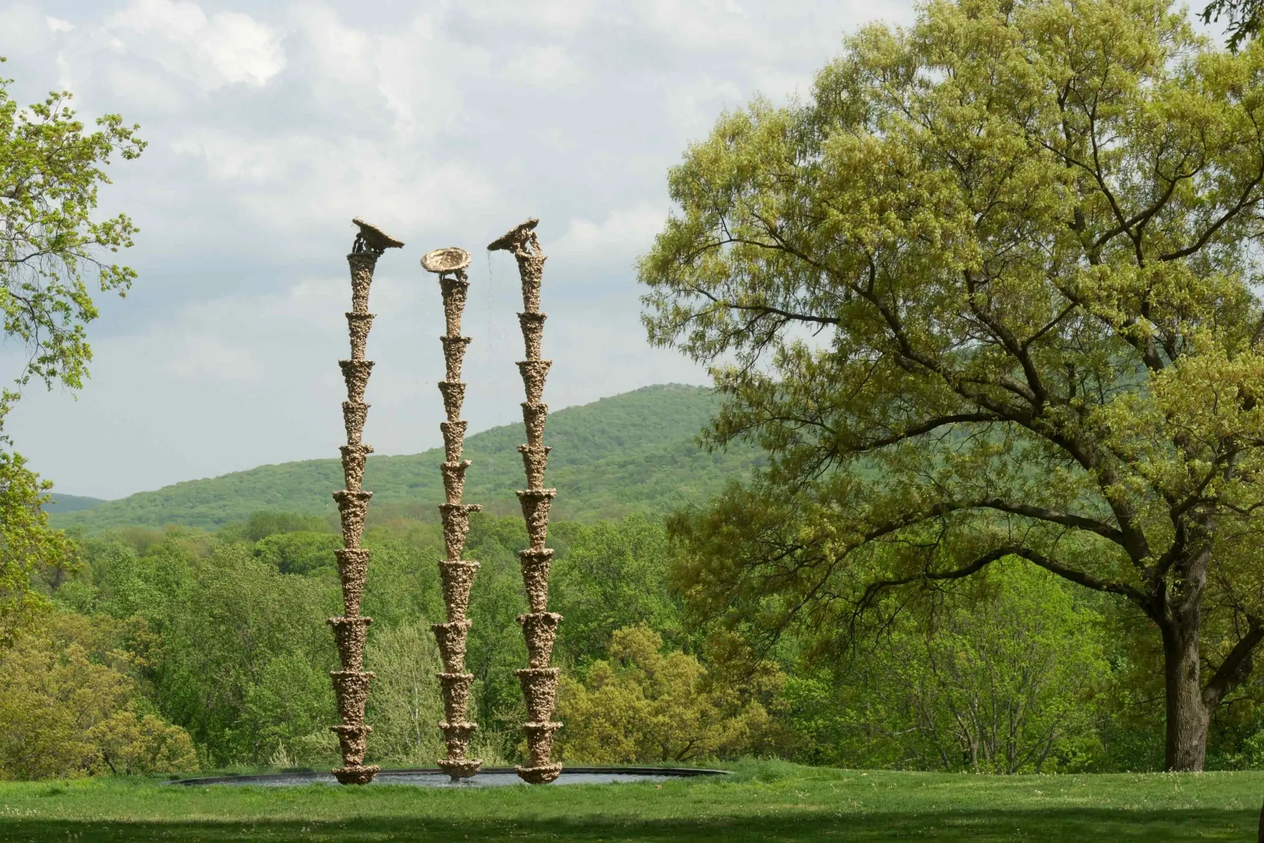 Lynda Benglis gathers her fountains in a private garden in Madrid
