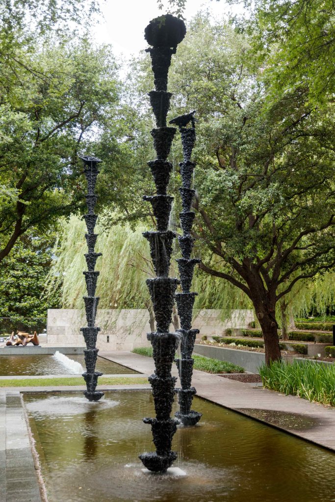 Lynda Benglis gathers her fountains in a private garden in Madrid