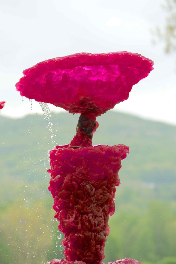 Lynda Benglis gathers her fountains in a private garden in Madrid