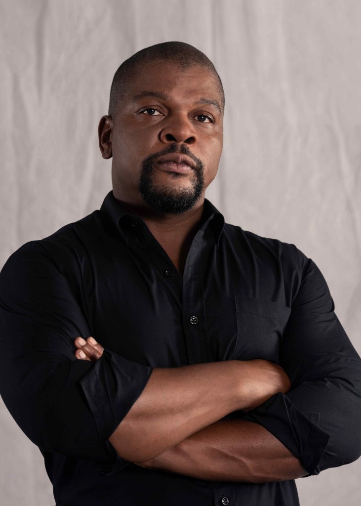 Amref Honours Artist Kehinde Wiley with the Rees Visionary Award at ArtBall 2024