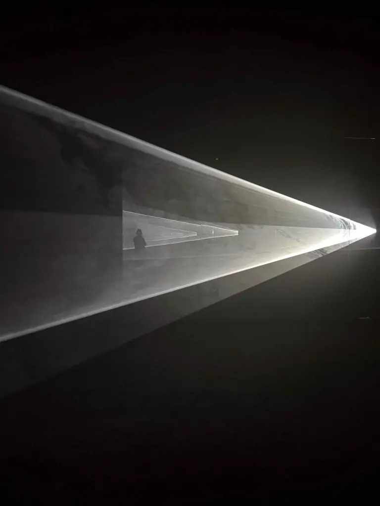 Anthony McCall: Split Second