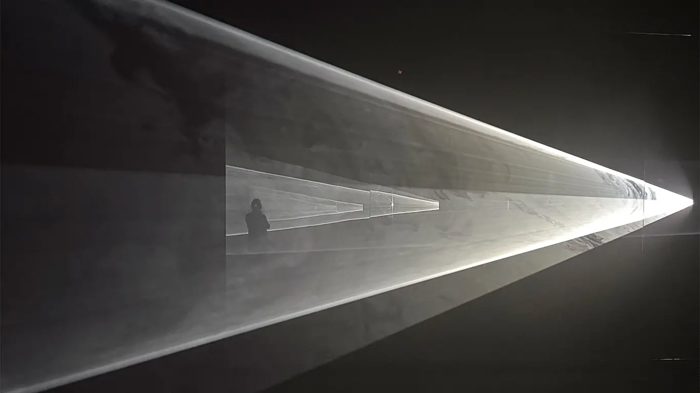 Anthony McCall: Split Second