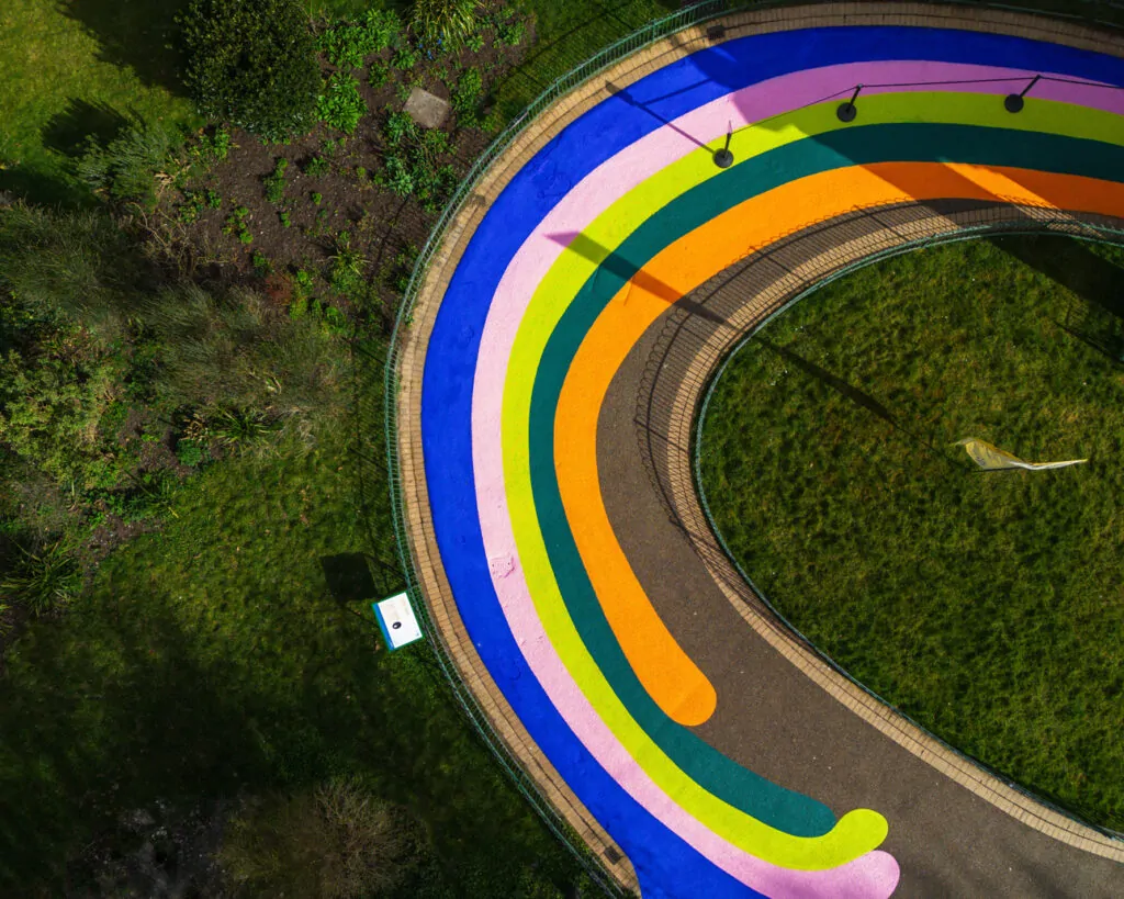 Brighton artist Lois O’Hara Paints the Pavilion Path in Living Colour