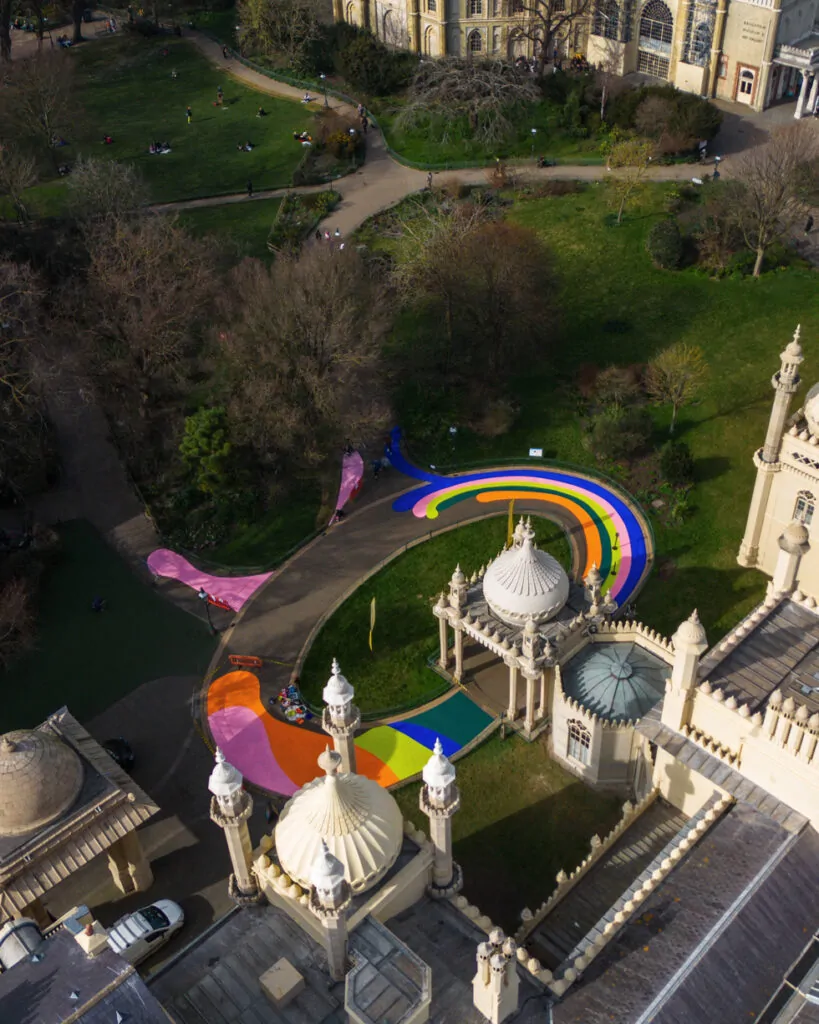 Brighton artist Lois O’Hara Paints the Pavilion Path in Living Colour